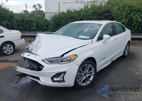 2019 Ford Fusion Hybrid Titanium из США, поврежденный, VIN 3FA6P0RU7KR141877